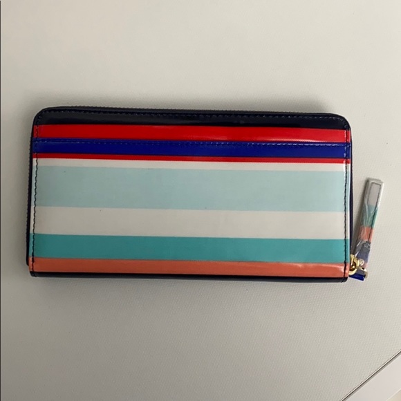 Kate Spade New York  Daycation Nylon Wallet - Picture 2 of 4